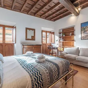 Montecitorio & Pantheon Stylish Flat Roma
